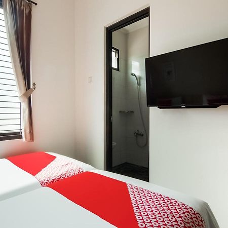 Oyo 3824 Columbus Residence J1 Telukjambe エクステリア 写真