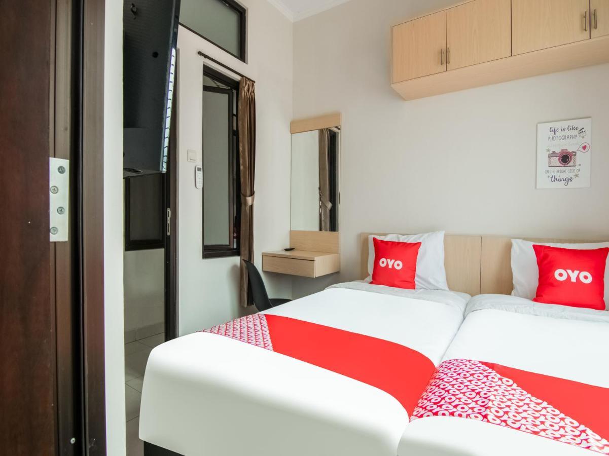 Oyo 3824 Columbus Residence J1 Telukjambe エクステリア 写真