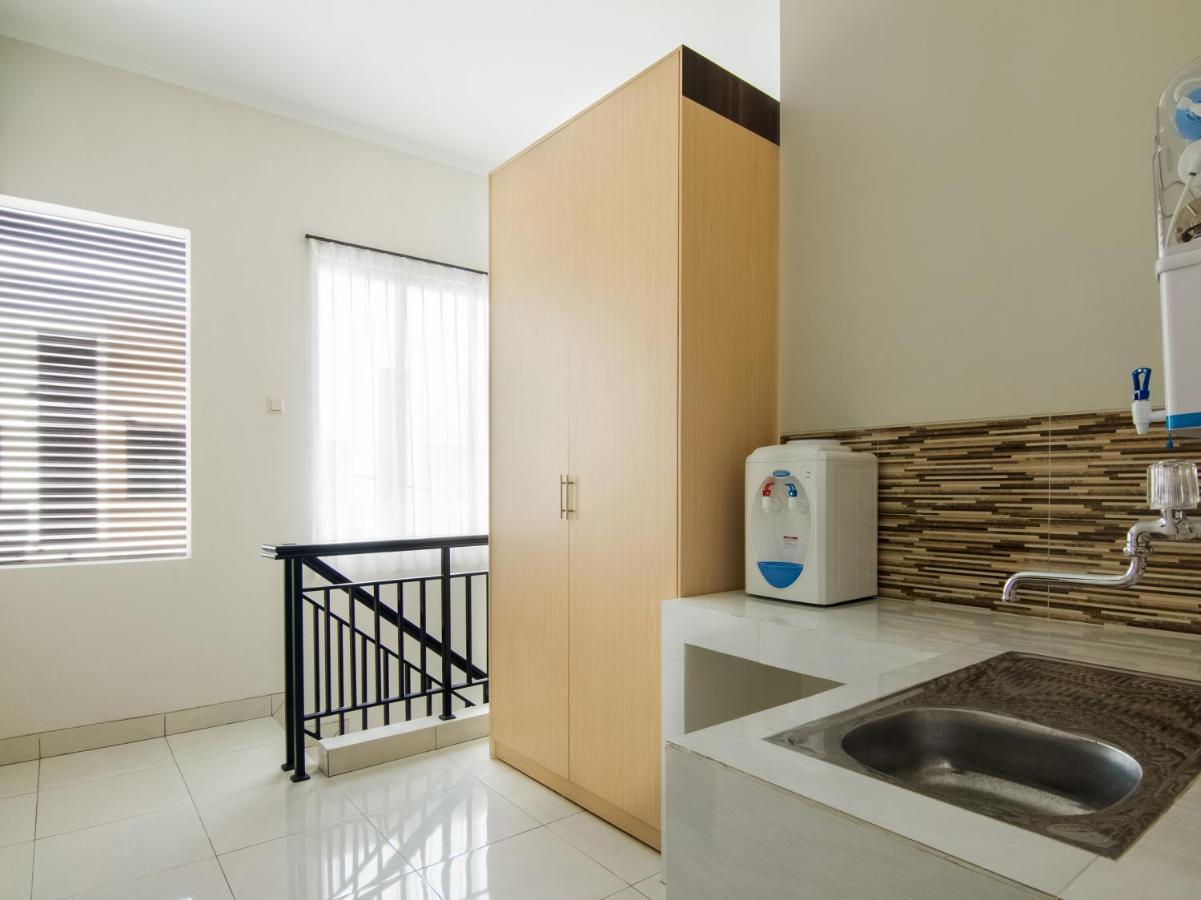 Oyo 3824 Columbus Residence J1 Telukjambe エクステリア 写真