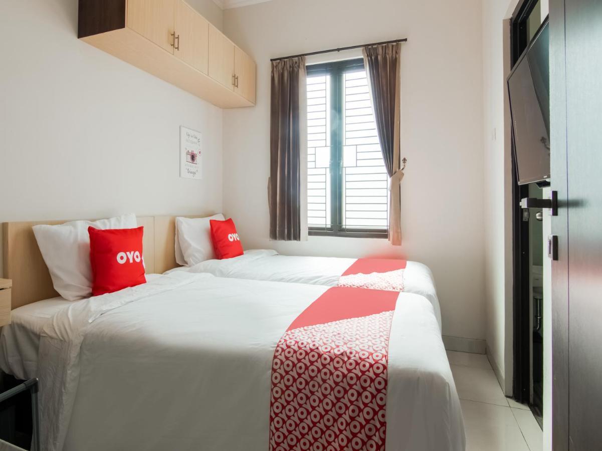 Oyo 3824 Columbus Residence J1 Telukjambe エクステリア 写真