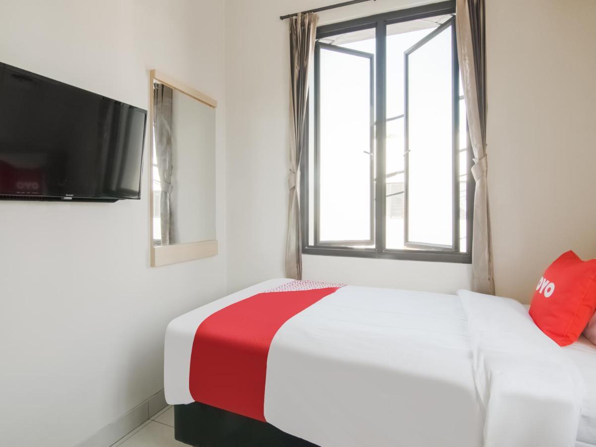 Oyo 3824 Columbus Residence J1 Telukjambe エクステリア 写真