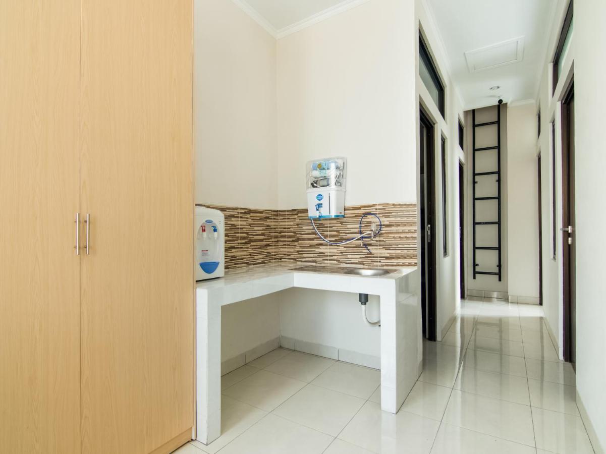 Oyo 3824 Columbus Residence J1 Telukjambe エクステリア 写真